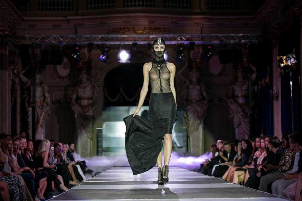 La doar 17 ani, designerul Isabela Walter şi-a lansat cea de-a treia colecţie. Eveniment fashion de excepţie 274835