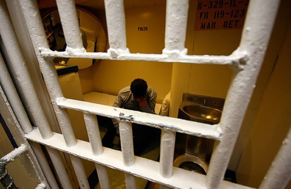 Olanda va închiria locuri în închisori Norvegiei, care se confruntă cu un sistem carceral supraaglomerat