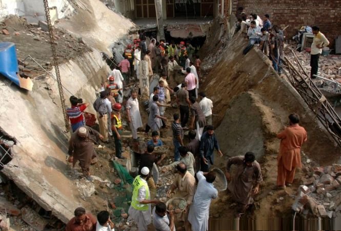 O moschee s-a prăbuşit în Pakistan. Cel puţin 24 de persoane au murit