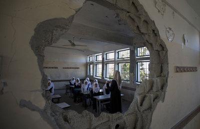 IMAGINI SFÂŞIETOARE. Aşa arată prima zi de şcoală în Fâşia Gaza 275570