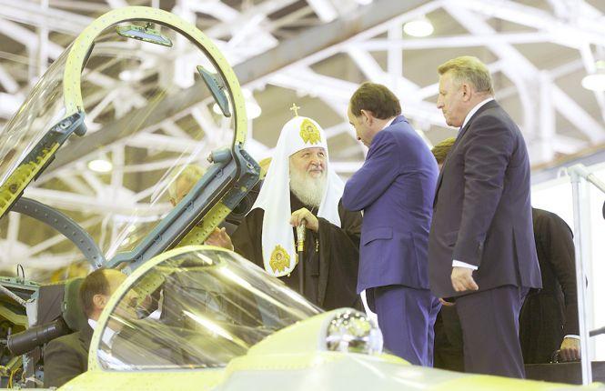Liderul Bisericii Ortodoxe ruse a primit cadou un avion de vânătoare