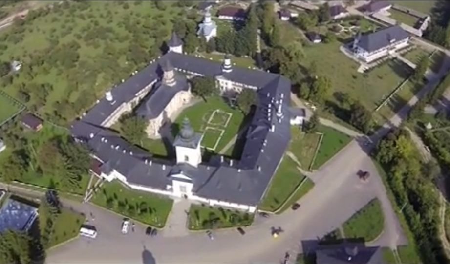 România la înălţime: Valea Ozanei şi Mănăstirea Neamţ, cel mai mare şi mai vechi aşezământ monahal din Moldova