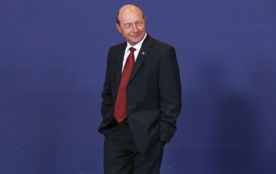 Parlamentul închide ochii la ilegalităţile lui Băsescu
