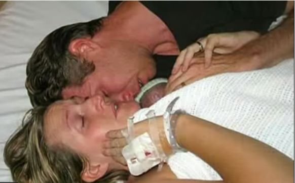 După 20 de minute de viață, medicii i-au spus că bebelușul ei este mort! Ce s-a întâmplat mai apoi, i-a lăsat pe toți fără cuvinte