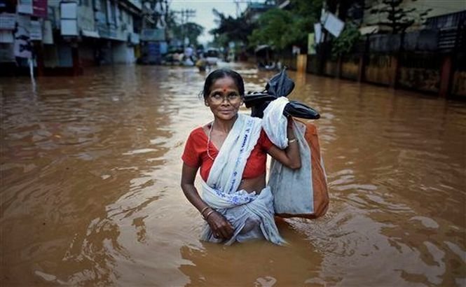 India. Cel puţin 28 de persoane au murit din cauza alunecărilor de teren şi a inundaţiilor
