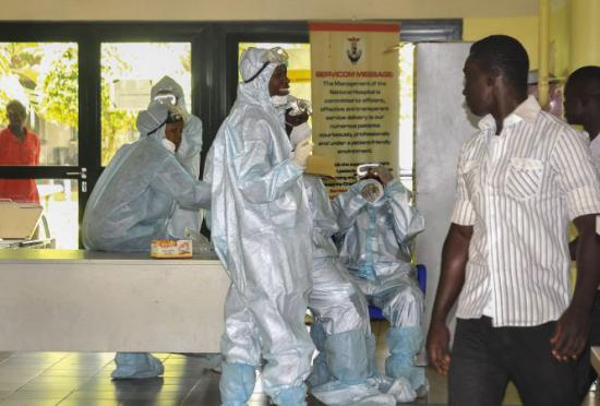 Peste 20.000 de oameni riscă să fie infectaţi cu Ebola până în noiembrie