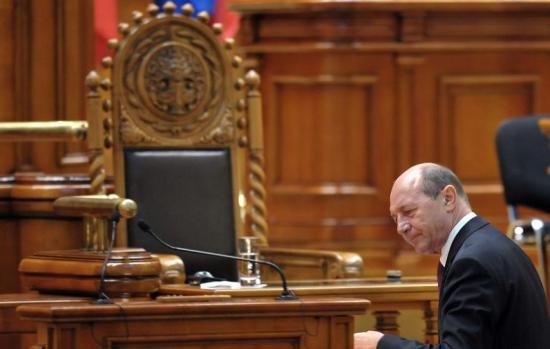 Băsescu’s allegations on the undercover officer running for president, ignored by the Parliament