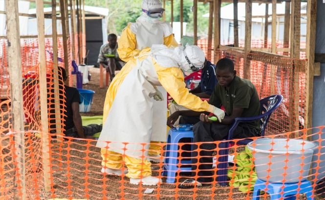 Ebola rămâne stabilă în Guinea, dar se răspândeşte virulent în Sierra Leone şi Liberia