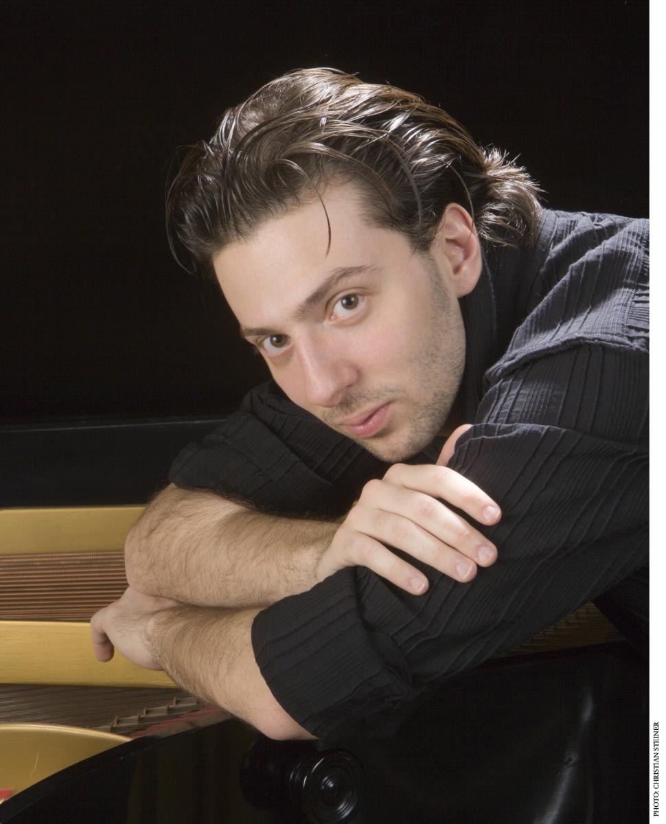 Pianiștii Vassilis Varvaresos, Josu De Solaun și Ilya Rashkovskiy intră în Finala și concurează pentru a câștiga Secțiunea Pian a Concursului Enescu 2014  276889