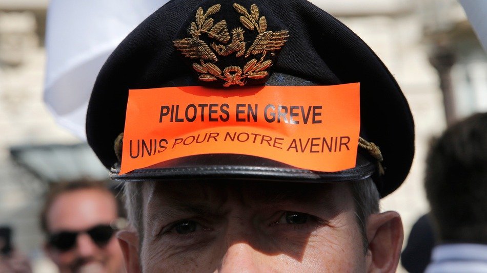 Greva de la Air France continuă. Piloţii aduc pierderi de 20 de milioane de euro pe zi companiei franceze