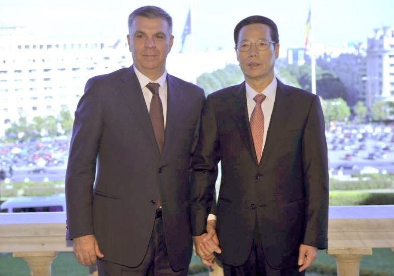 Valeriu Zgonea s-a fotografiat ţinându-se de mână cu vicepremierul Chinei