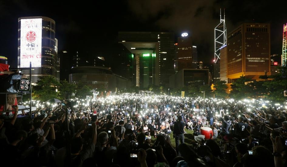 Sediul Guvernului din Hong Kong, evacuat prin forţă după ce manifestanţi acuzaţi de nesupunere civică au pătruns în clădire