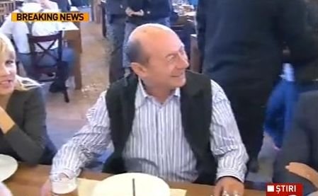 Traian Băsescu îi face campanie Elenei Udrea la cârciumă