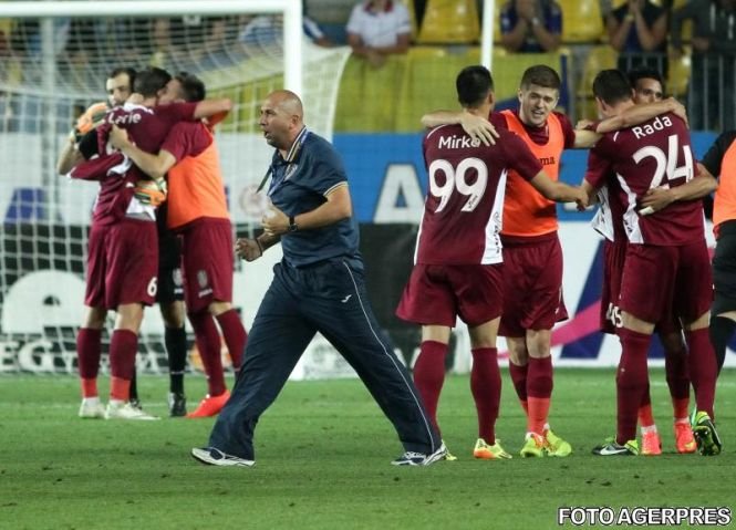 CFR câştigă dramatic derbyul Clujului, scor 1-0, şi egalează Steaua în clasamentul Ligii I
