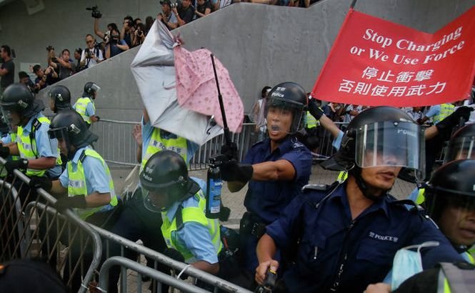 China A BLOCAT Instagram pentru a muşamaliza violenţele poliţiştilor din Hong Kong