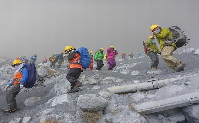 Japonia suspendă căutările şi recuperarea victimelor provocate de erupţia vulcanului Ontake