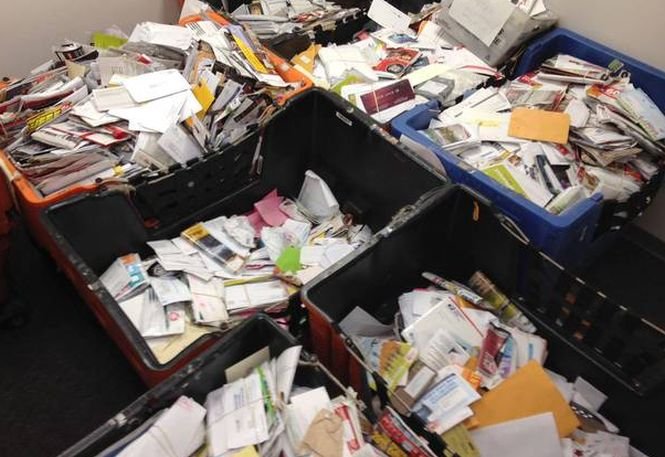 Un poştaş alcoolic şi deprimat a ţinut acasă 40.000 de scrisori
