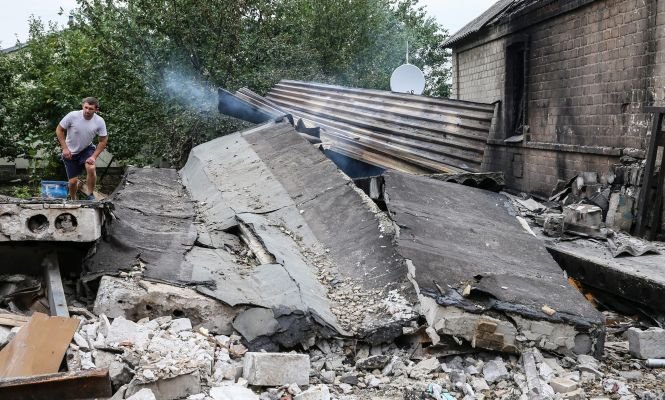 Confruntări în Ucraina. 10 morţi în bombardamente la Doneţk, în prima zi de şcoală 