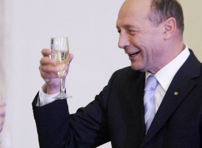 Pe final de mandat, Băsescu a graţiat o femeie cu 7 copii minori