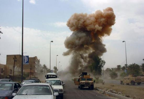 Triplu atentat cu bombă la Bagdad. Cel puţin 13 persoane au fost ucise