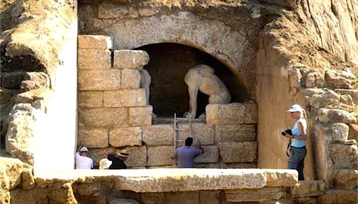Ce au găsit arheologii în cel mai mare mormânt din Grecia: &quot;E o mare personalitate istorică&quot;
