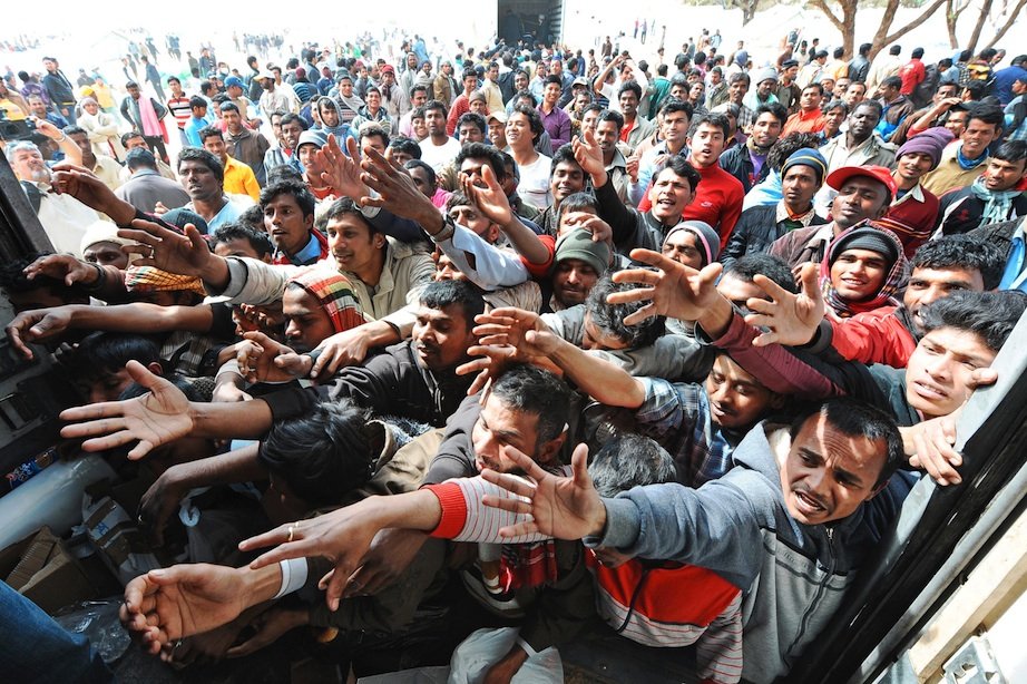 Peste 2.000 de imigranţi, salvaţi în ultimele 48 de ore din Marea Mediterană