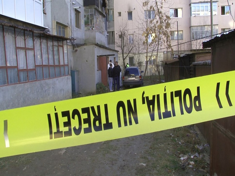 Scene de groază într-un bloc din Târgovişte. A făcut măcel în familie, apoi a încercat să se sinucidă, aruncându-se de la balcon