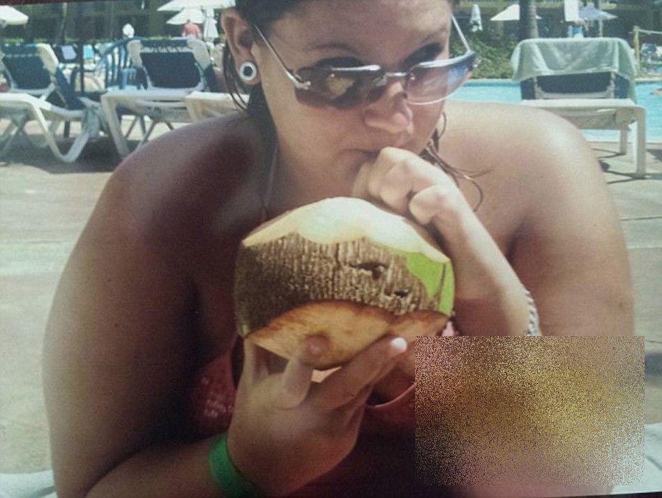 Şi-a cumpărat rochia de mireasă măsura 36, deşi ea purta 44. Invitaţii s-au ridicat în picioare când au văzut-o la nuntă 277924