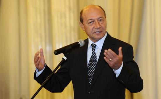 Băsescu endorses the criminal investigation of 5 ex-ministers. The President gives information from the Microsoft case file and he &quot;launders &quot; Funeriu