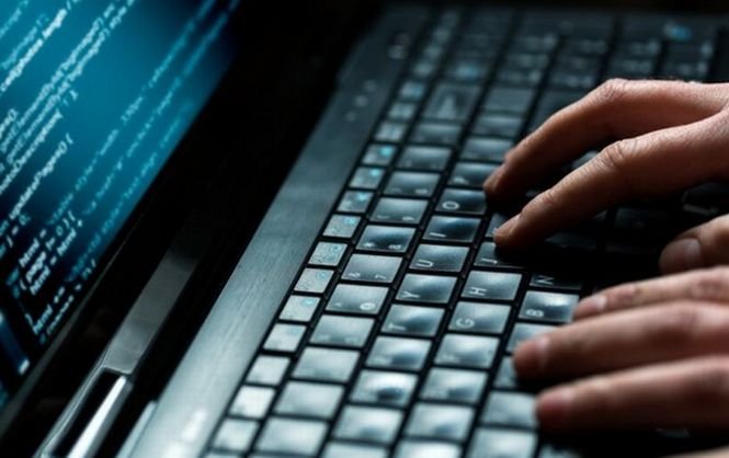Serverele Yahoo au fost accesate ilegal de hackeri români