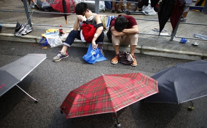 Autorităţile resping orice tip de concesii acordate protestatarilor din Hong Kong
