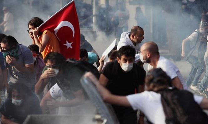 Cel puţin 14 oameni au murit, în timpul unor manifestanţii prokurde în Turcia