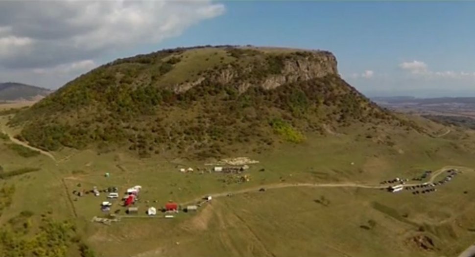 România la înălţime: Măgura Uroiului, un „monument al naturii” atât din punct de vedere geologic, cât şi biologic