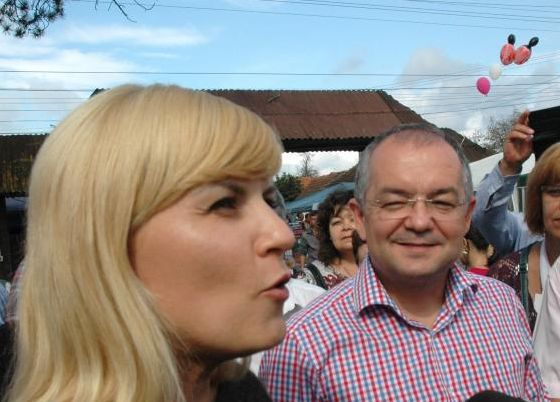 Emil Boc continuă să SFIDEZE PDL şi face campanie Elenei Udrea