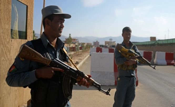 Afganistan. Talibanii au ATACAT Cartierul General al Poliţiei din Mazar-i-Sharif