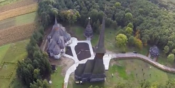 România la înălţime. Mânăstirea Săpânţa-Peri, unul dintre cele mai reprezentative lăcăşuri de cult din Maramureş
