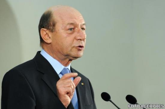 Băsescu: Romania is in a credibility crisis and  Ponta and  Iohannis are not responding the main issues