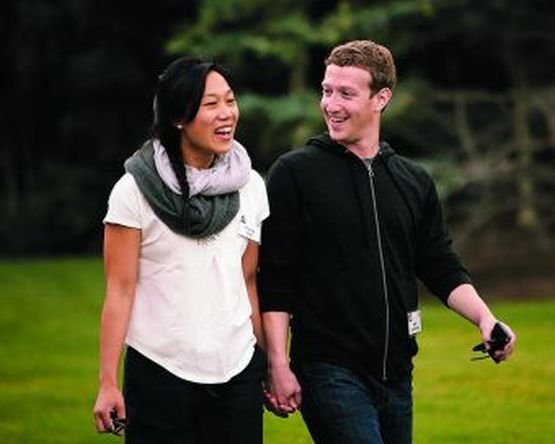 Mark Zuckerberg şi soţia sa donează 25 de milioane de dolari pentru lupta împotriva Ebola