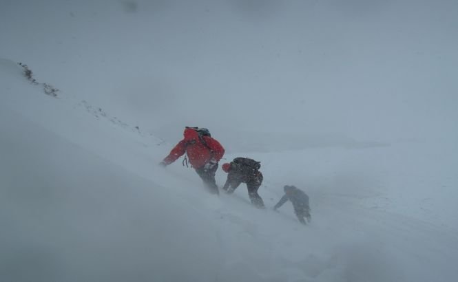 4 persoane au murit într-o furtună de zăpadă din Himalaya