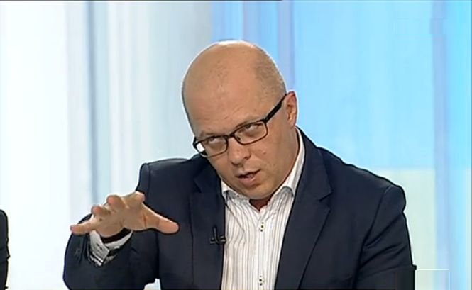 Adi Ursu: Ieşirea lui Băsescu are legătură cu disperarea că pierde puterea Serviciilor Secrete