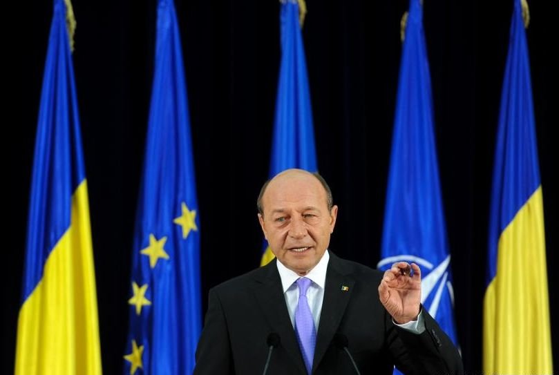 Băsescu: Meleşcanu ori a uitat, ori a vrut să dezinformeze. Preşedintelui nu i se pot refuza informaţiile secret de stat