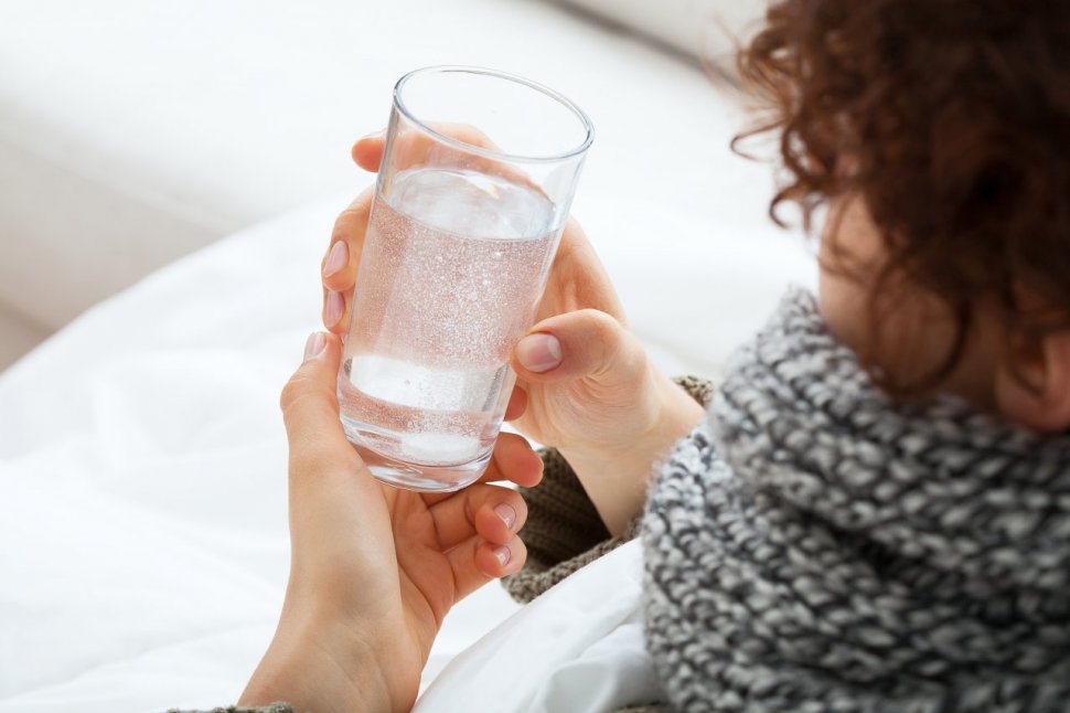 Ce se petrece în trupul tău dacă bei apă dimineaţa, pe stomacul gol. Efectele sunt extrem de benefice