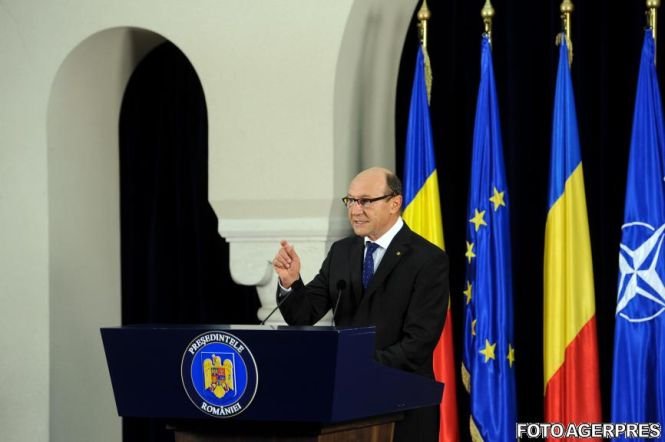 SINTEZA ZILEI. Băsescu, ofiţer acoperit încă activ