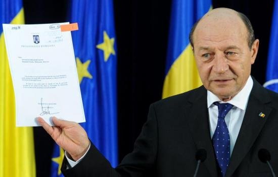 Băsescu: There will be legal suits about  Ponta’s  allegiance in the  SIE. The Military Prosecutor Office should investigate this