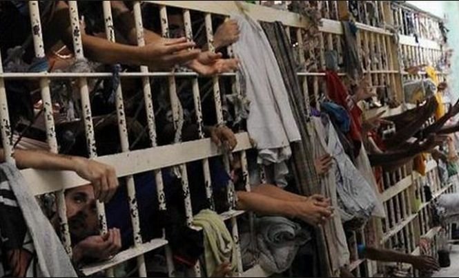 Deţinuţii au preluat controlul asupra unei închisori din Brazilia