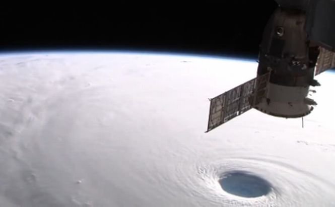 Imagini impresionante cu taifunul Vongfong, văzut din spaţiu.  &quot;Am văzut multe, dar niciodată aşa ceva!&quot;