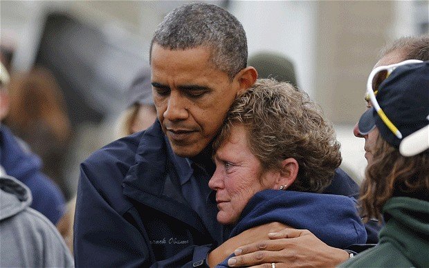 Preşedintele, aproape de oamenii săi: &quot;Aş strânge mâna, aş îmbrăţişa&quot;. Obama luptă alături de americani împotriva Ebola