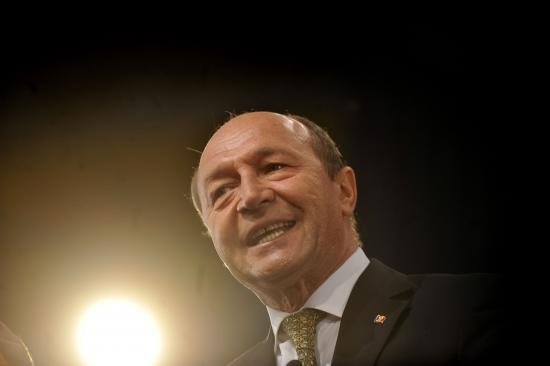 100 minutes: Traian Băsescu denies the story of secret documents forgotten in a TV studio. “It is childish, dear children!&quot;
