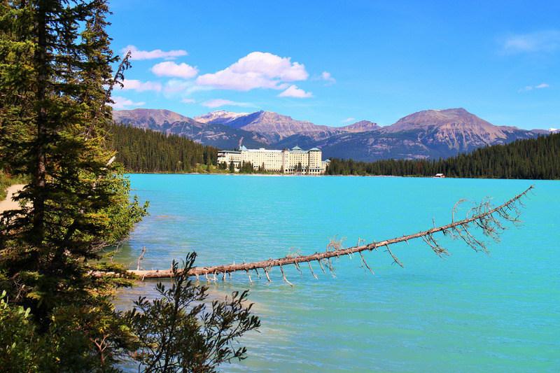 Care este explicaţia ştiinţifică din spatele acestor imagini IREALE. "De ce sunt atât de albastre aceste lacuri?" 279792