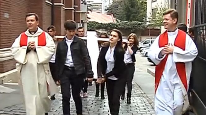 Crucea dăruită tinerilor de Papa Ioan Paul al II-lea în 1984 a ajuns la Bucureşti